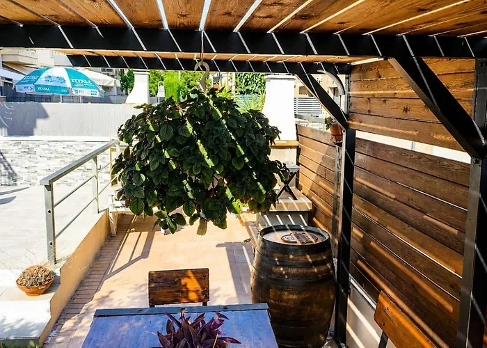 Adosado Con Jardin En Los Xalets De Salou